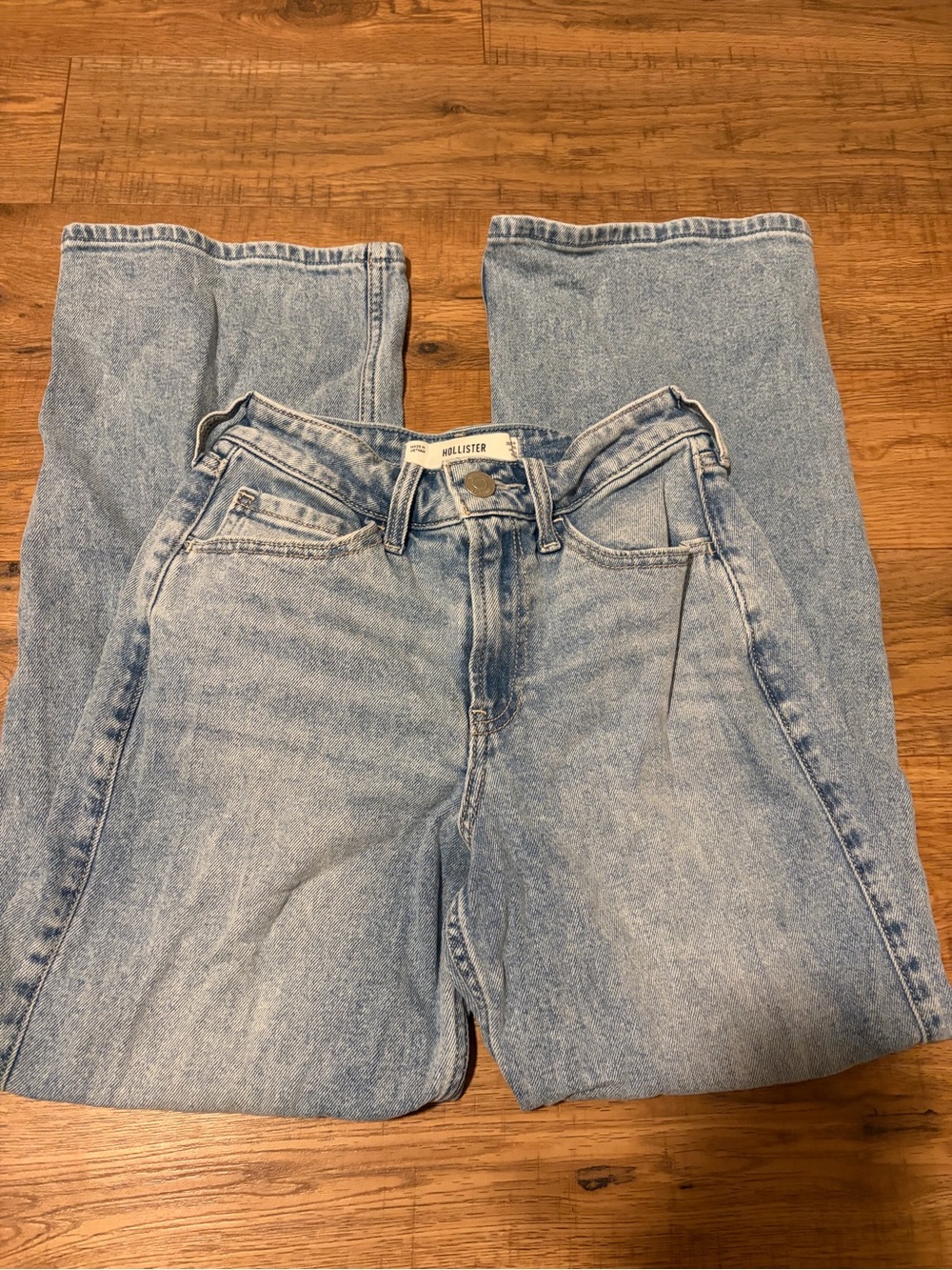 Hollister women’s Light Blue Straight Jeans